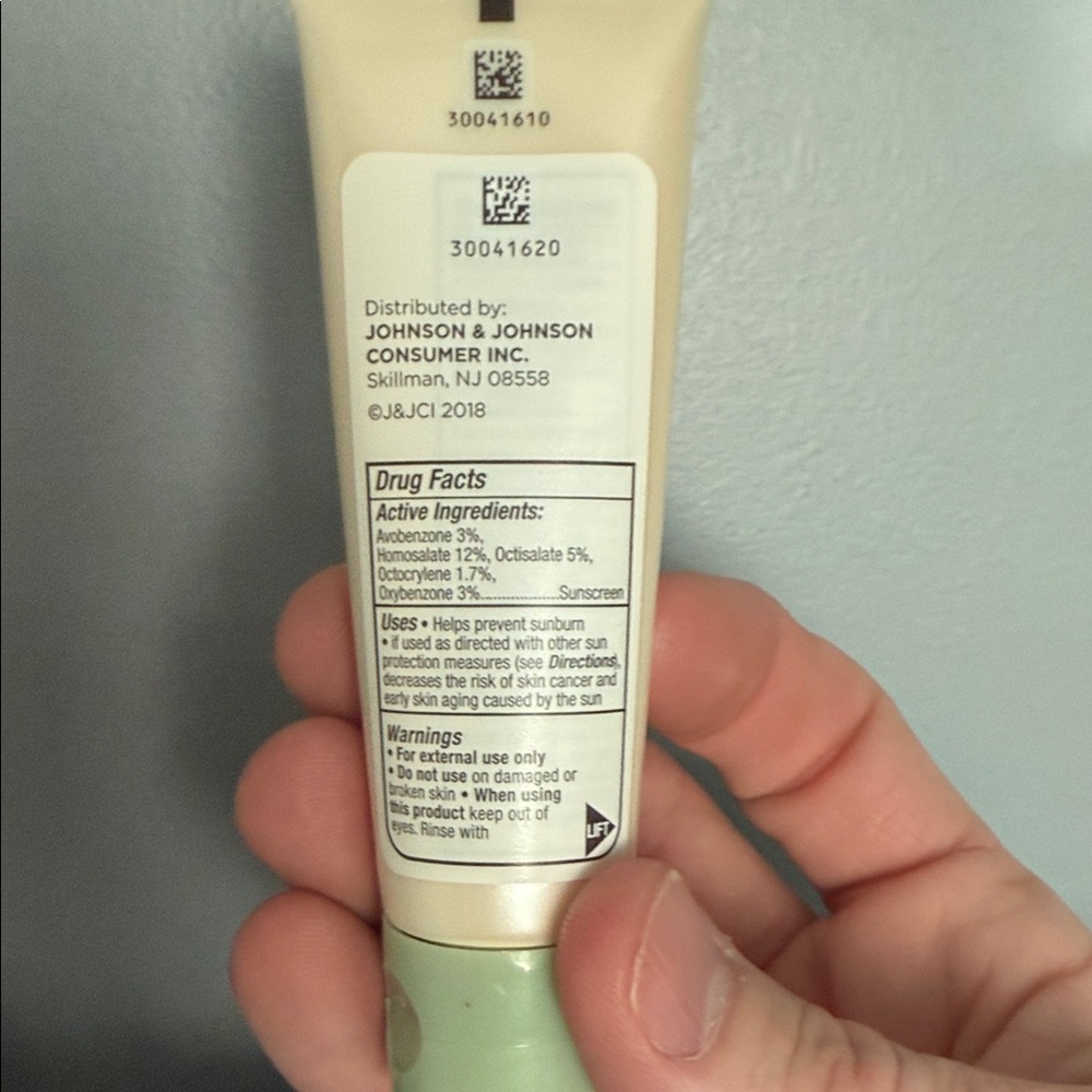 Aveeno Positively Radiant - Picture 2 of 2